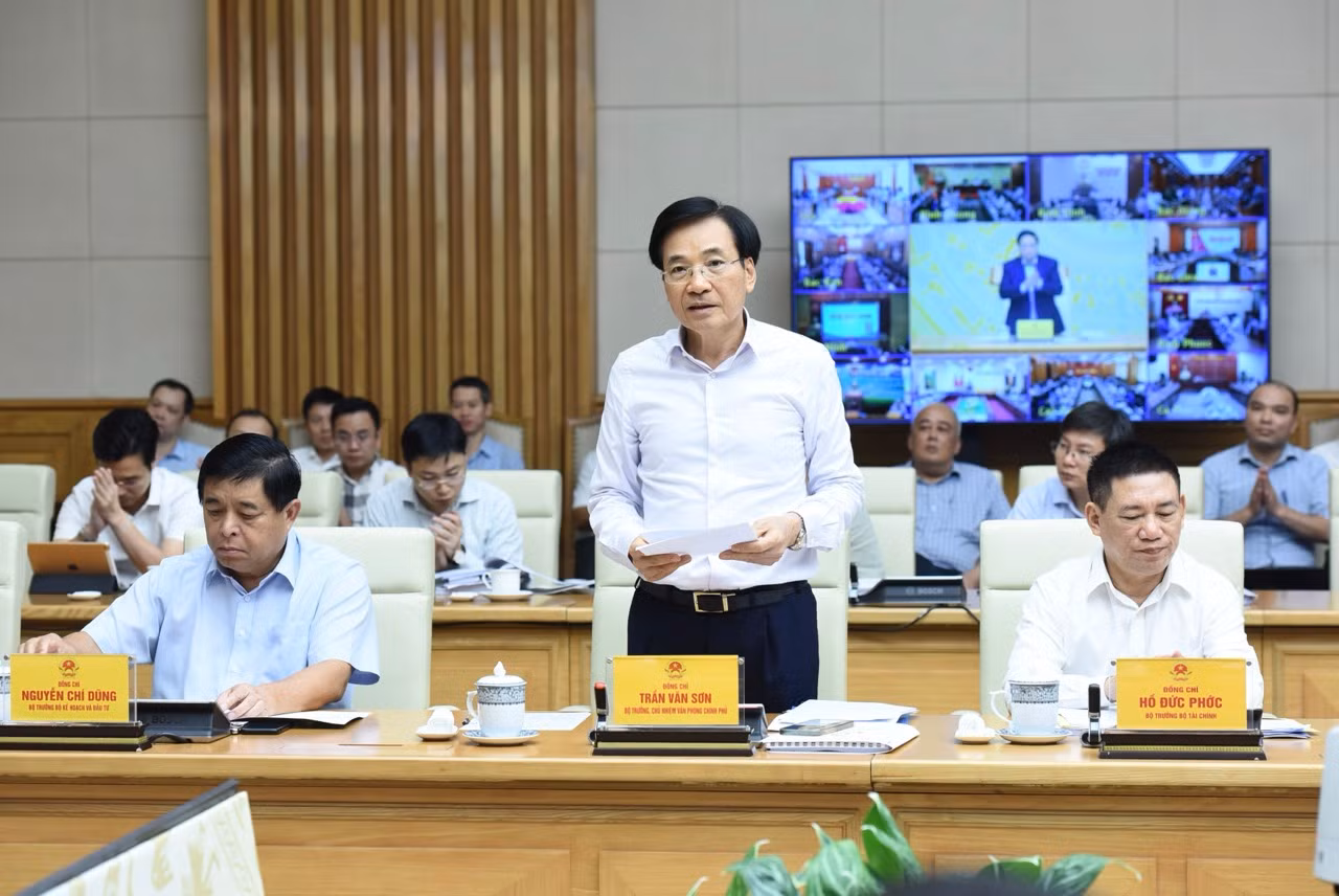 Bộ trưởng, Chủ nhiệm Văn phòng Chính phủ Trần Văn Sơn phát biểu ý kiến tại hội nghị. (Ảnh: TRẦN HẢI) Bộ trưởng, Chủ nhiệm Văn phòng Chính phủ Trần Văn Sơn phát biểu ý kiến tại hội nghị. (Ảnh: TRẦN HẢI)
