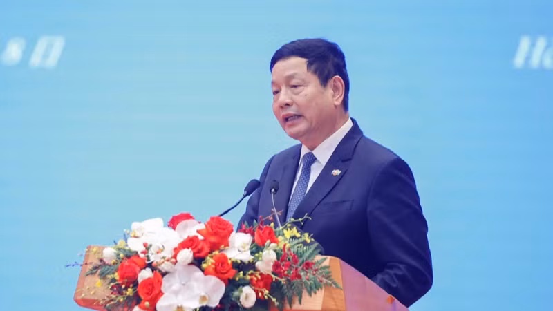 Chủ tịch Tập đoàn FPT Trương Gia Bình phát biểu ý kiến tại Diễn đàn. (Ảnh: TRẦN HẢI)