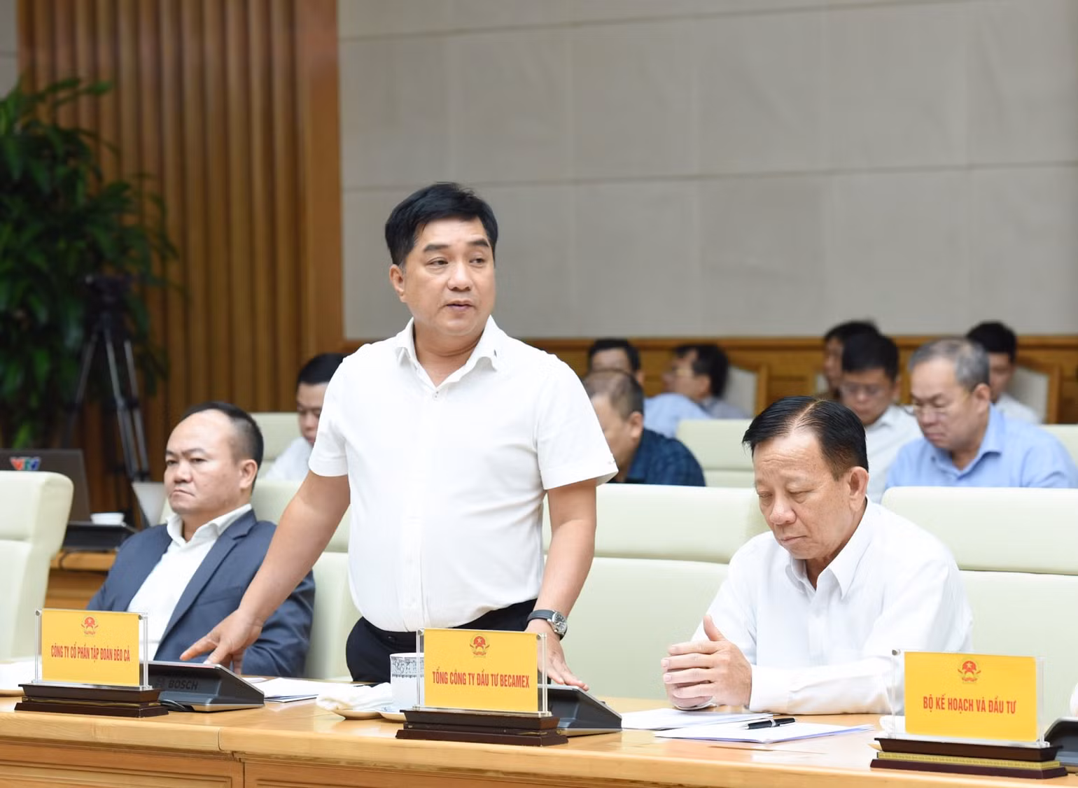 Chủ tịch Hội đồng quản trị Tập đoàn Đèo Cả Hồ Minh Hoàng phát biểu ý kiến tại cuộc làm việc (Ảnh: TRẦN HẢI).