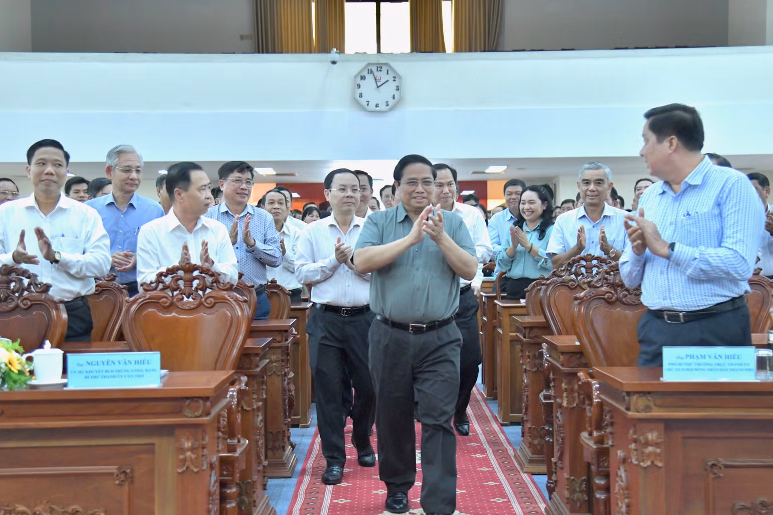 Thủ tướng Phạm Minh Chính tới dự cuộc tiếp xúc cử tri thành phố Cần Thơ.