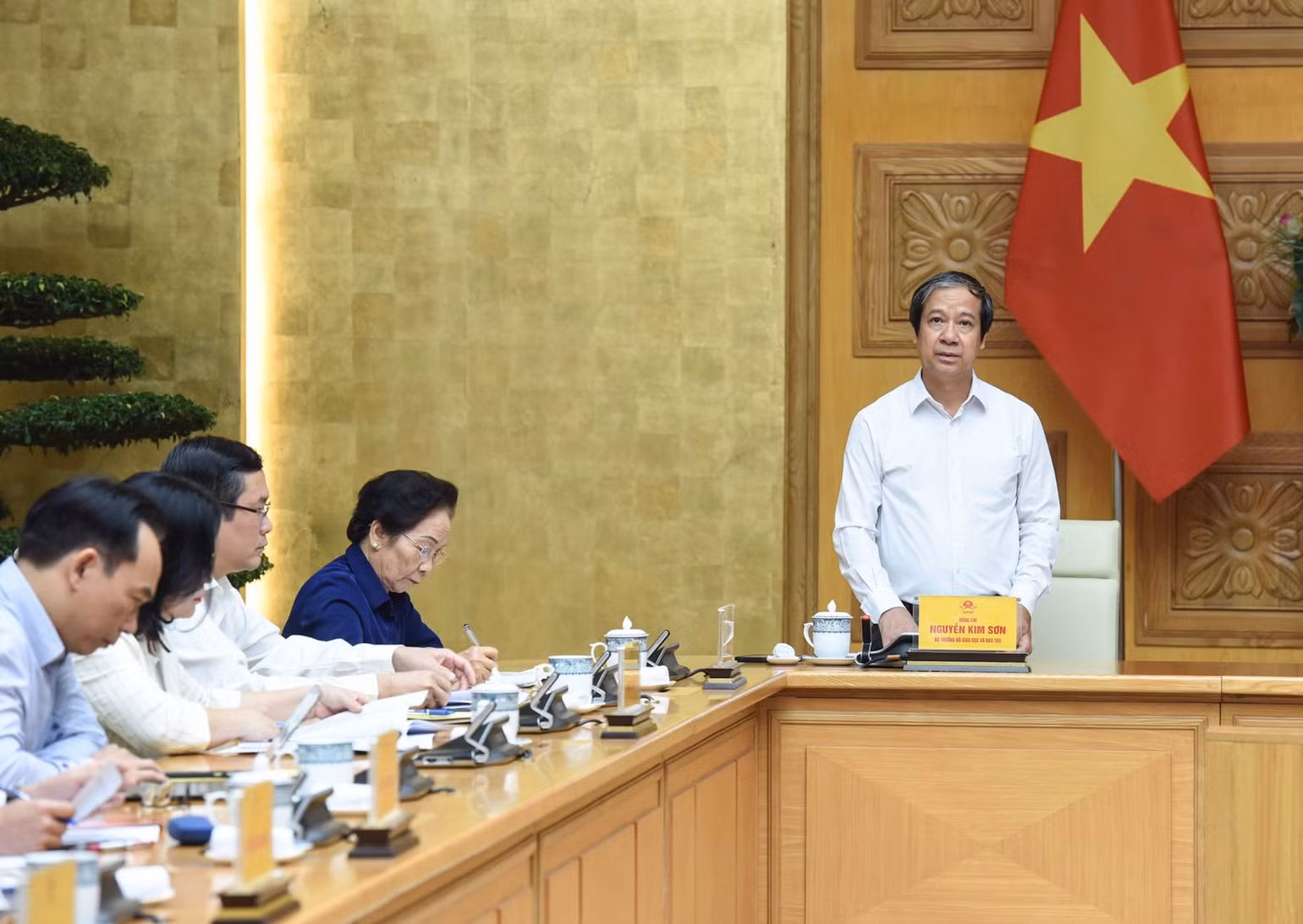Bộ trưởng Giáo dục và Đào tạo Nguyễn Kim Sơn phát biểu ý kiến tại phiên họp (Ảnh: Trần Hải). Bộ trưởng Giáo dục và Đào tạo Nguyễn Kim Sơn phát biểu ý kiến tại phiên họp (Ảnh: Trần Hải).