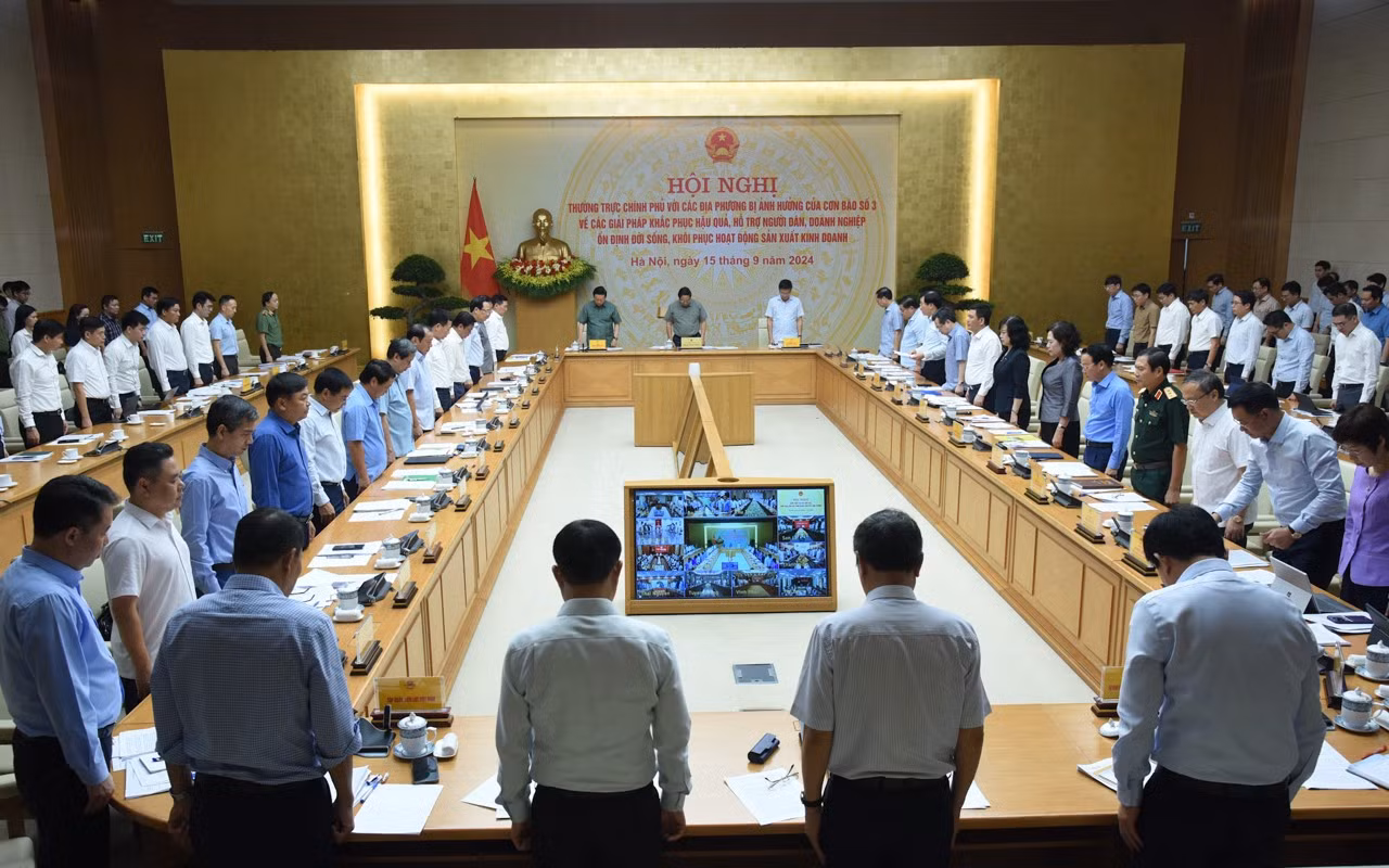 Hội nghị đã dành một phút mặc niệm tưởng nhớ các nạn nhân bị thiệt mạng vì cơn bão số 3. (Ảnh: TRẦN HẢI) Hội nghị đã dành một phút mặc niệm tưởng nhớ các nạn nhân bị thiệt mạng vì cơn bão số 3. (Ảnh: TRẦN HẢI)