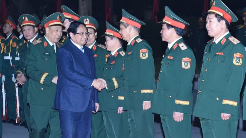 Thủ tướng Phạm Minh Chính với các Tướng lĩnh, sĩ quan, lãnh đạo Học viện Quốc phòng.