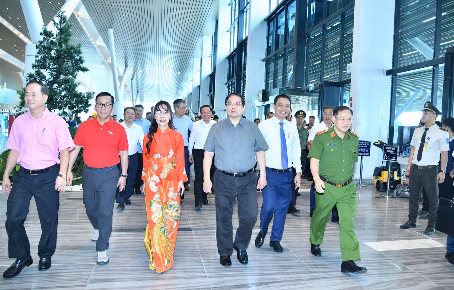 Thủ tướng Phạm Minh Chính đi thị sát Nhà ga hành khách T3-Cảng hàng không quốc tế Tân Sơn Nhất. (Ảnh: THANH GIANG) Thủ tướng Phạm Minh Chính đi thị sát Nhà ga hành khách T3-Cảng hàng không quốc tế Tân Sơn Nhất. (Ảnh: THANH GIANG)