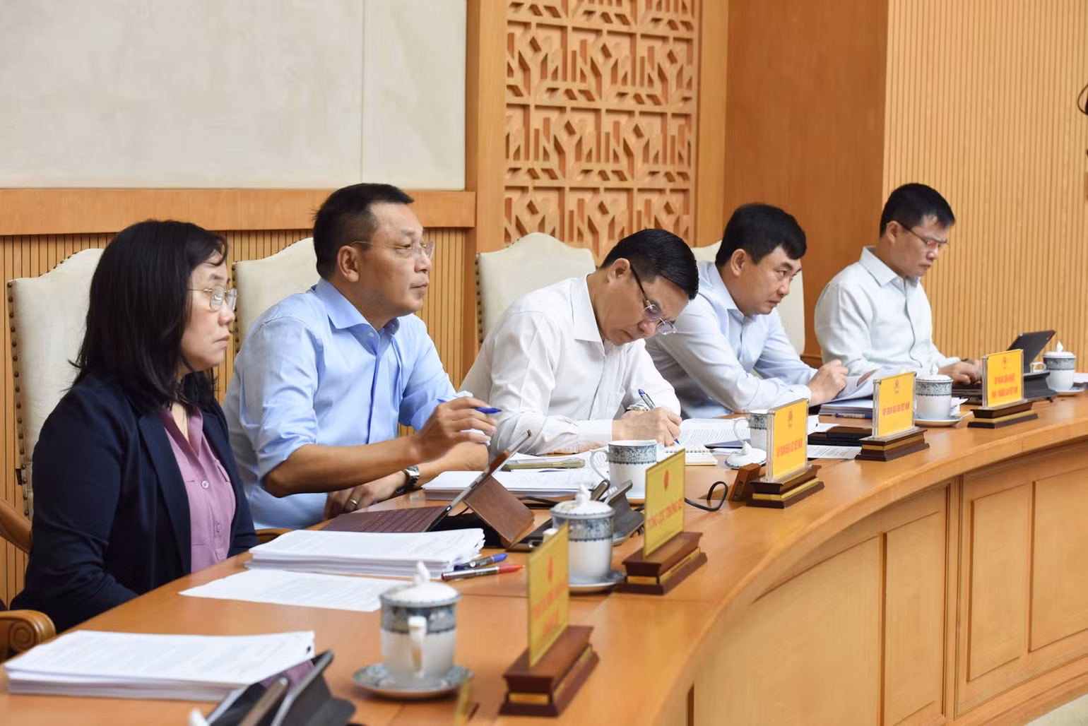 Đại diện lãnh đạo các tập đoàn, doanh nghiệp nhà nước chủ chốt tham dự phiên họp. (Ảnh: Trần Hải) Đại diện lãnh đạo các tập đoàn, doanh nghiệp nhà nước chủ chốt tham dự phiên họp. (Ảnh: Trần Hải)