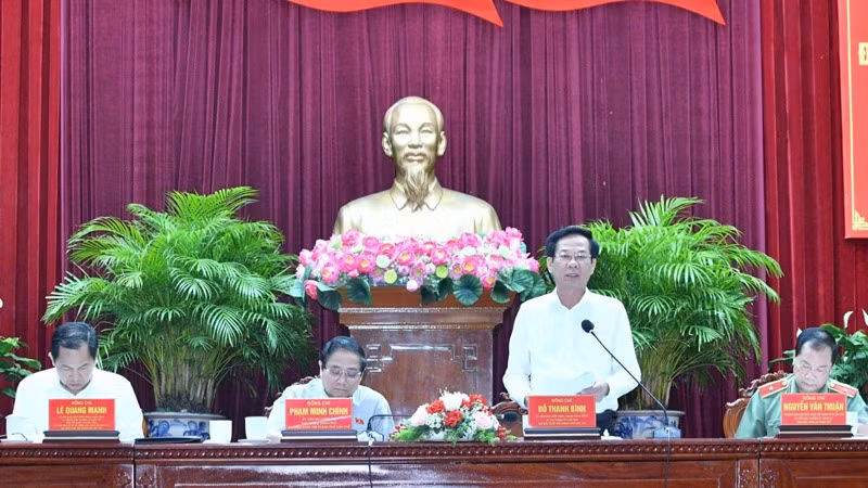 Bí thư Thành ủy Cần Thơ Đỗ Thanh Bình phát biểu ý kiến tại hội nghị tiếp xúc cử tri. (Ảnh: THANH GIANG)