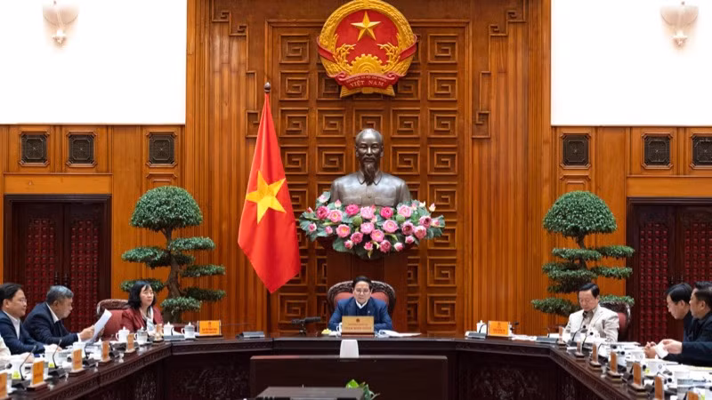 Thủ tướng Phạm Minh Chính chỉ đạo về tiến độ đầu tư xây dựng sân Gia Bình và đường kết nối với Thủ đô Hà Nội. (Ảnh: TRẦN HẢI)