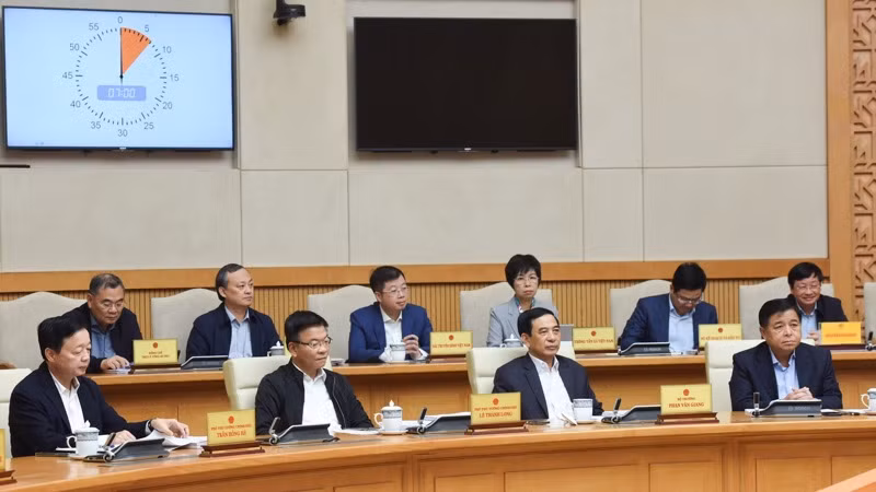 Các Thành viên Chính phủ, lãnh đạo các cơ qaun trực thuộc Chính phủ và các đại biểu tham dự phiên họp (Ảnh: Trần Hải).
