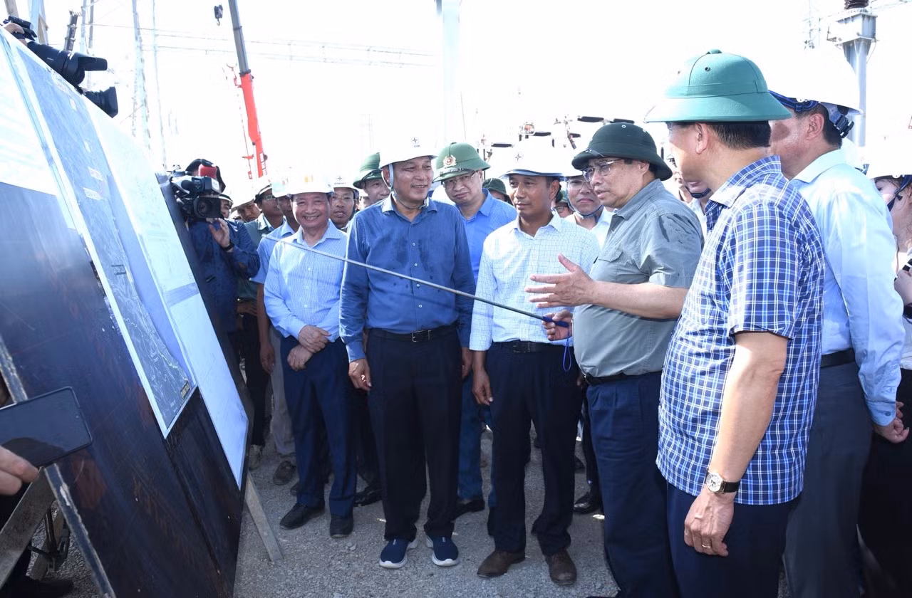 Thủ tướng Phạm Minh Chính chỉ đạo về tiến độ xây dựng Trạm biến áp 500kV Thanh Hoá (Ảnh: Trần Hải). Thủ tướng Phạm Minh Chính chỉ đạo về tiến độ xây dựng Trạm biến áp 500kV Thanh Hoá (Ảnh: Trần Hải).