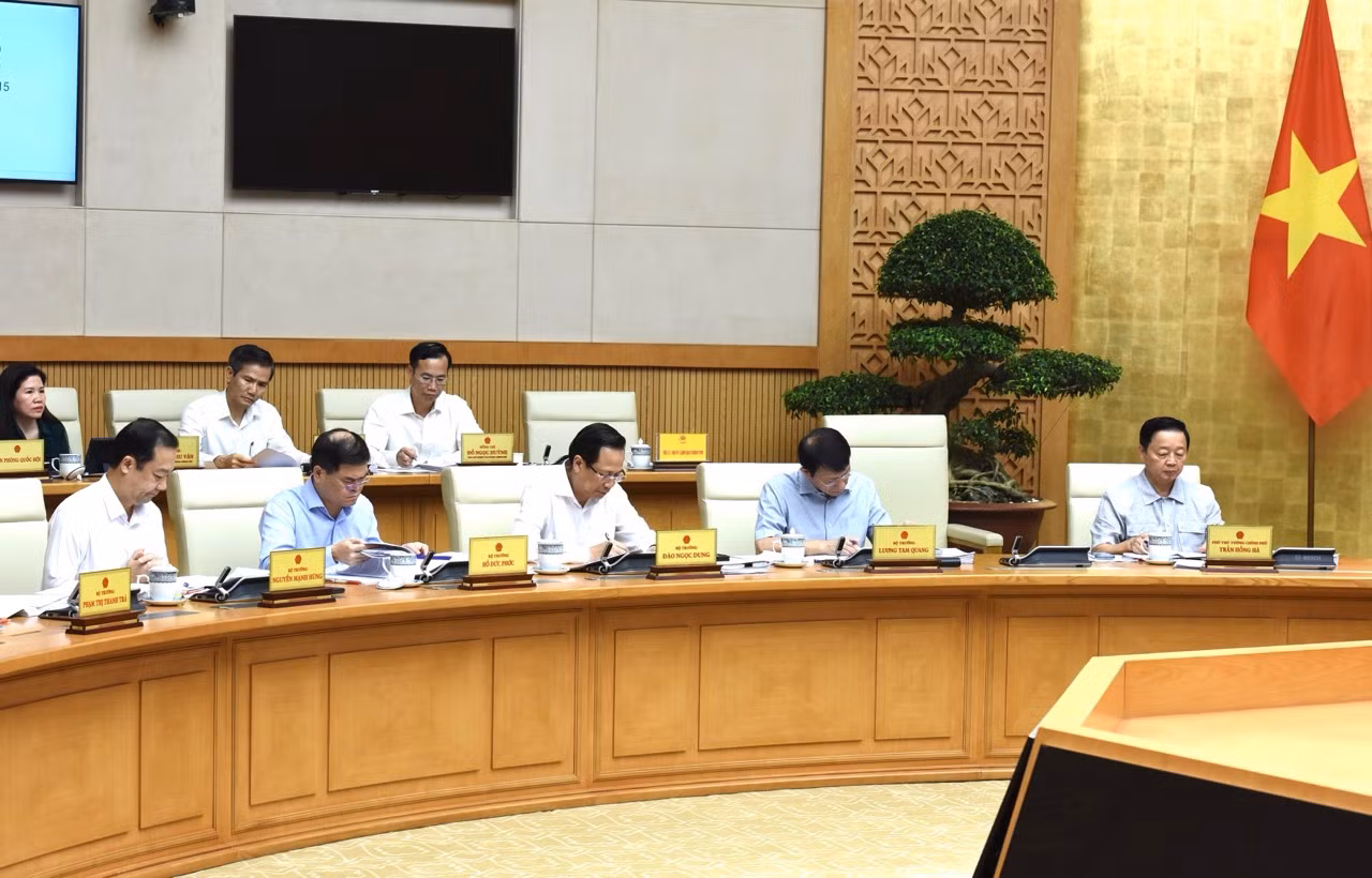 Đại diện lãnh đạo các bộ, ngành tham dự Phiên họp Chính phủ thường kỳ tháng 7. (Ảnh: TRẦN HẢI)