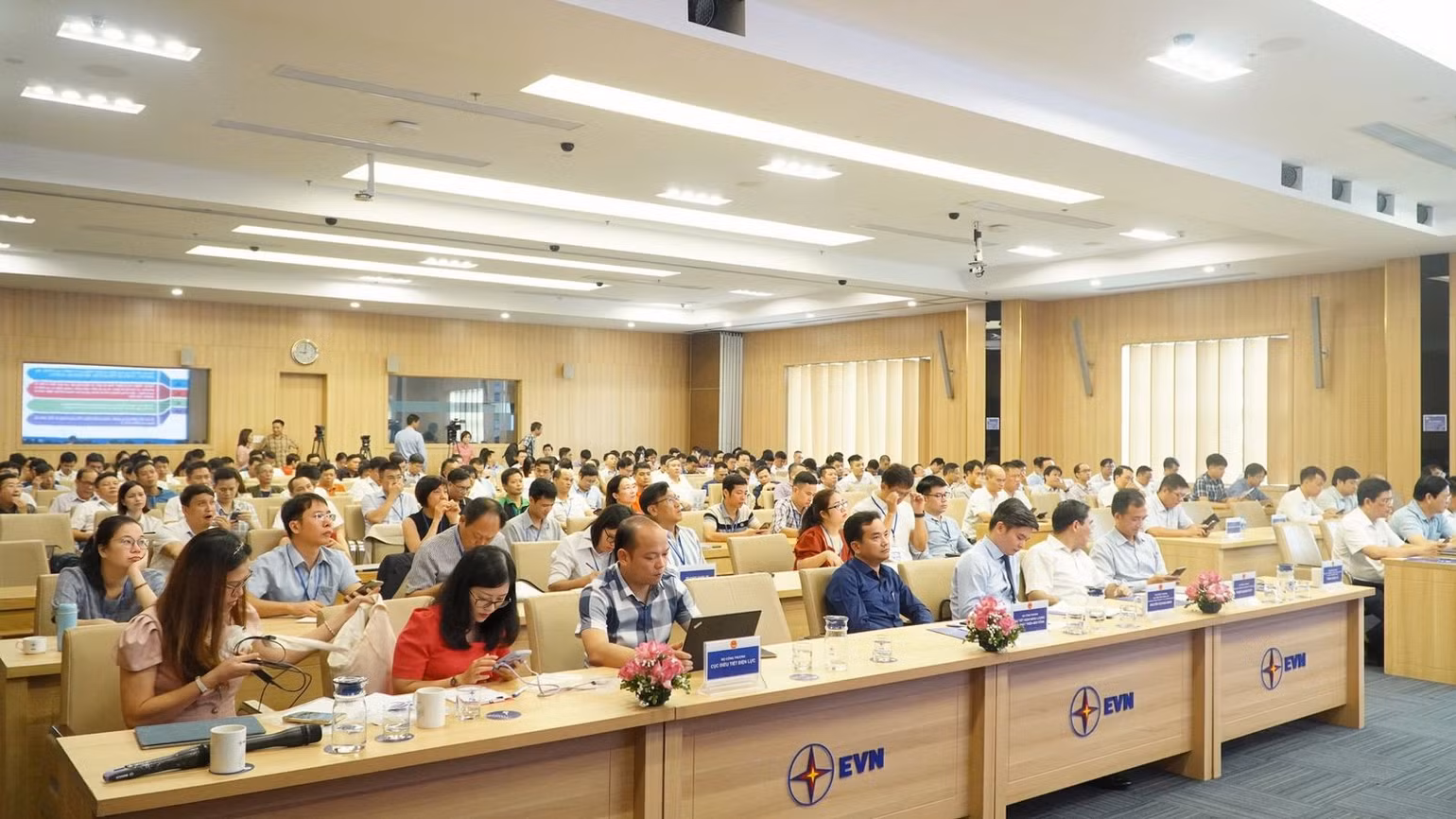 Các đại biểu tham dự hội nghị.