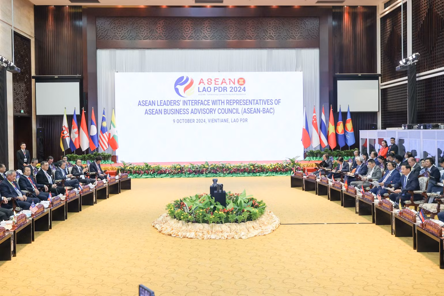 Phiên đối thoại với đại diện Hội đồng Tư vấn Kinh doanh ASEAN (ASEAN-BAC). (Ảnh: Nhật Bắc/VGP) Phiên đối thoại với đại diện Hội đồng Tư vấn Kinh doanh ASEAN (ASEAN-BAC). (Ảnh: Nhật Bắc/VGP)