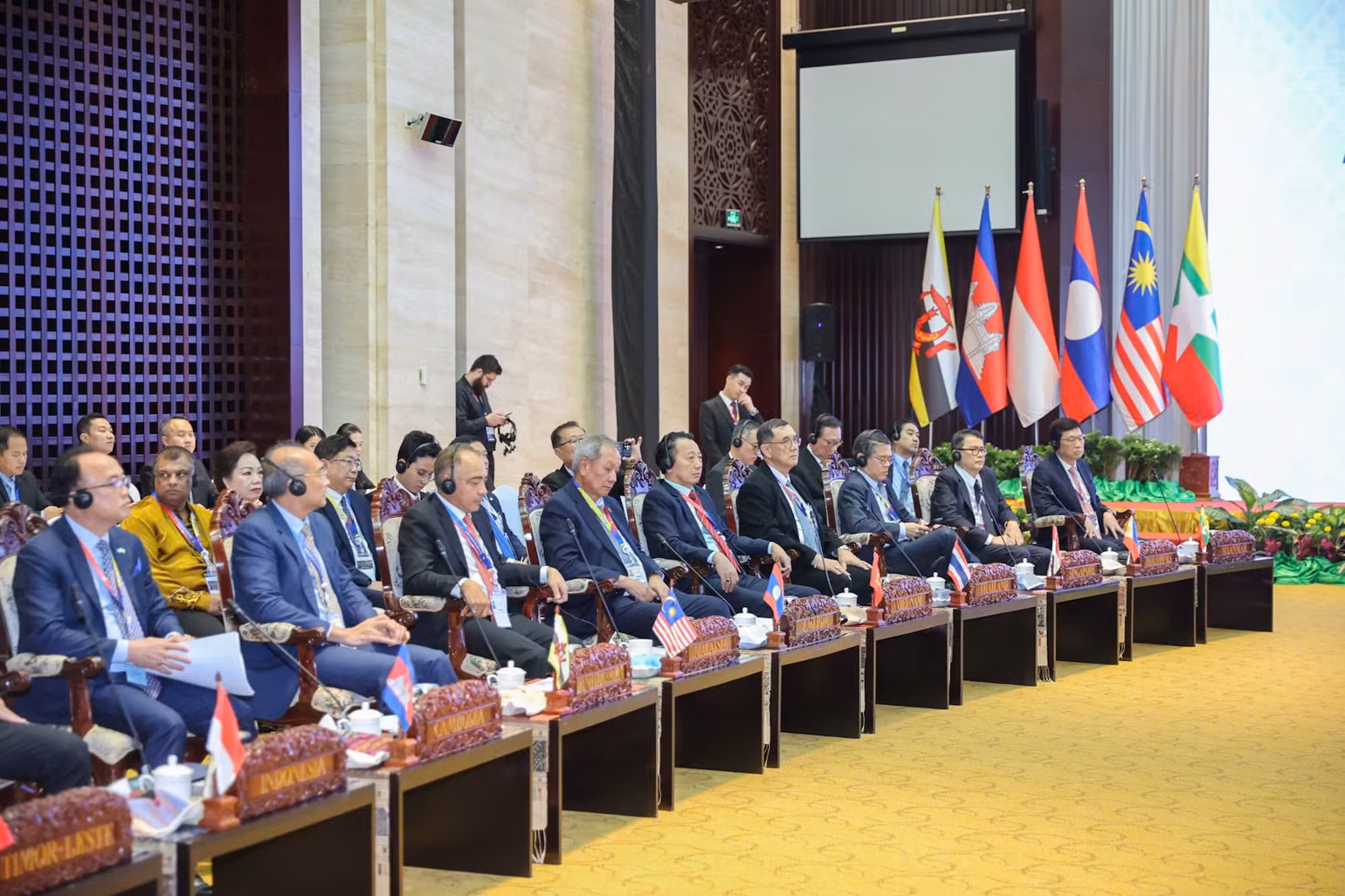 Các nhà Lãnh đạo tham dự Phiên đối thoại với đại diện Hội đồng Tư vấn Kinh doanh ASEAN (ASEAN-BAC). (Ảnh: Nhật Bắc/VGP) Các nhà Lãnh đạo tham dự Phiên đối thoại với đại diện Hội đồng Tư vấn Kinh doanh ASEAN (ASEAN-BAC). (Ảnh: Nhật Bắc/VGP)