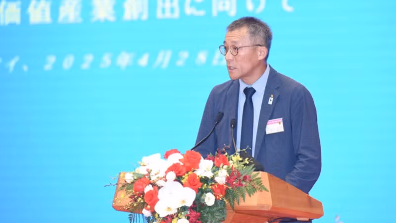 Lãnh đạo các tập đoàn, doanh nghiệp Nhật Bản phát biểu ý kiến tại Diễn đàn. (Ảnh: TRẦN HẢI)