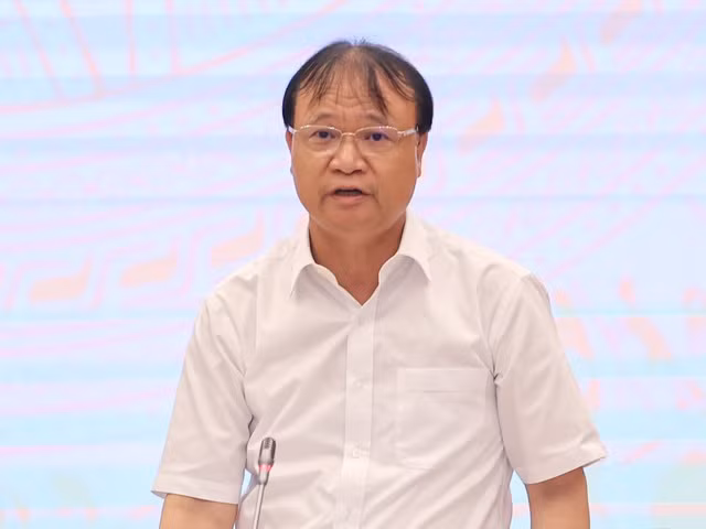 Thứ trưởng Công thương Đỗ Thắng Hải trả lời câu hỏi của các nhà báo.