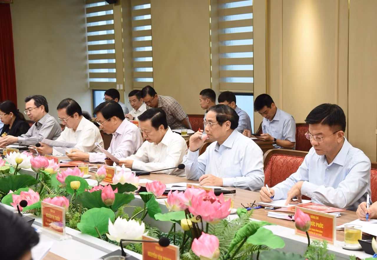 Thủ tướng Phạm Minh Chính chủ trì cuộc làm việc với Ban Thường vụ Thành ủy Hà Nội (Ảnh: Trần Hải). Thủ tướng Phạm Minh Chính chủ trì cuộc làm việc với Ban Thường vụ Thành ủy Hà Nội (Ảnh: Trần Hải).