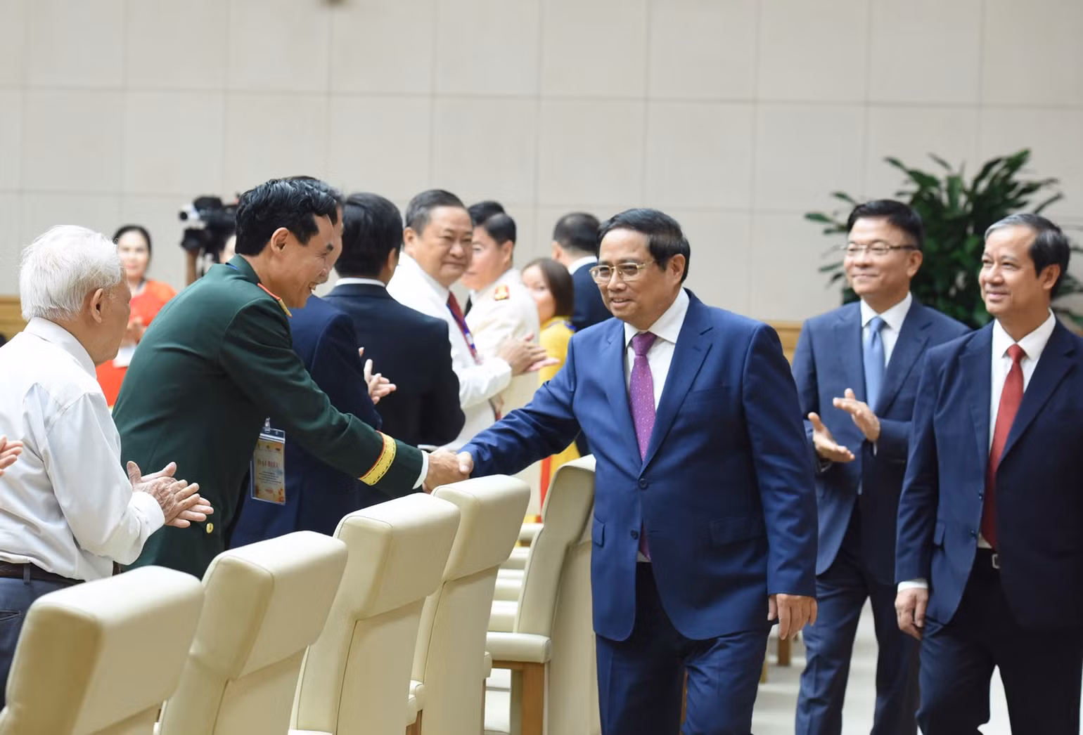 Thủ tướng Phạm Minh Chính với đại diện các nhà giáo, cán bộ quản lý giáo dục tiêu biểu. (Ảnh: Trần Hải) Thủ tướng Phạm Minh Chính với đại diện các nhà giáo, cán bộ quản lý giáo dục tiêu biểu. (Ảnh: Trần Hải)