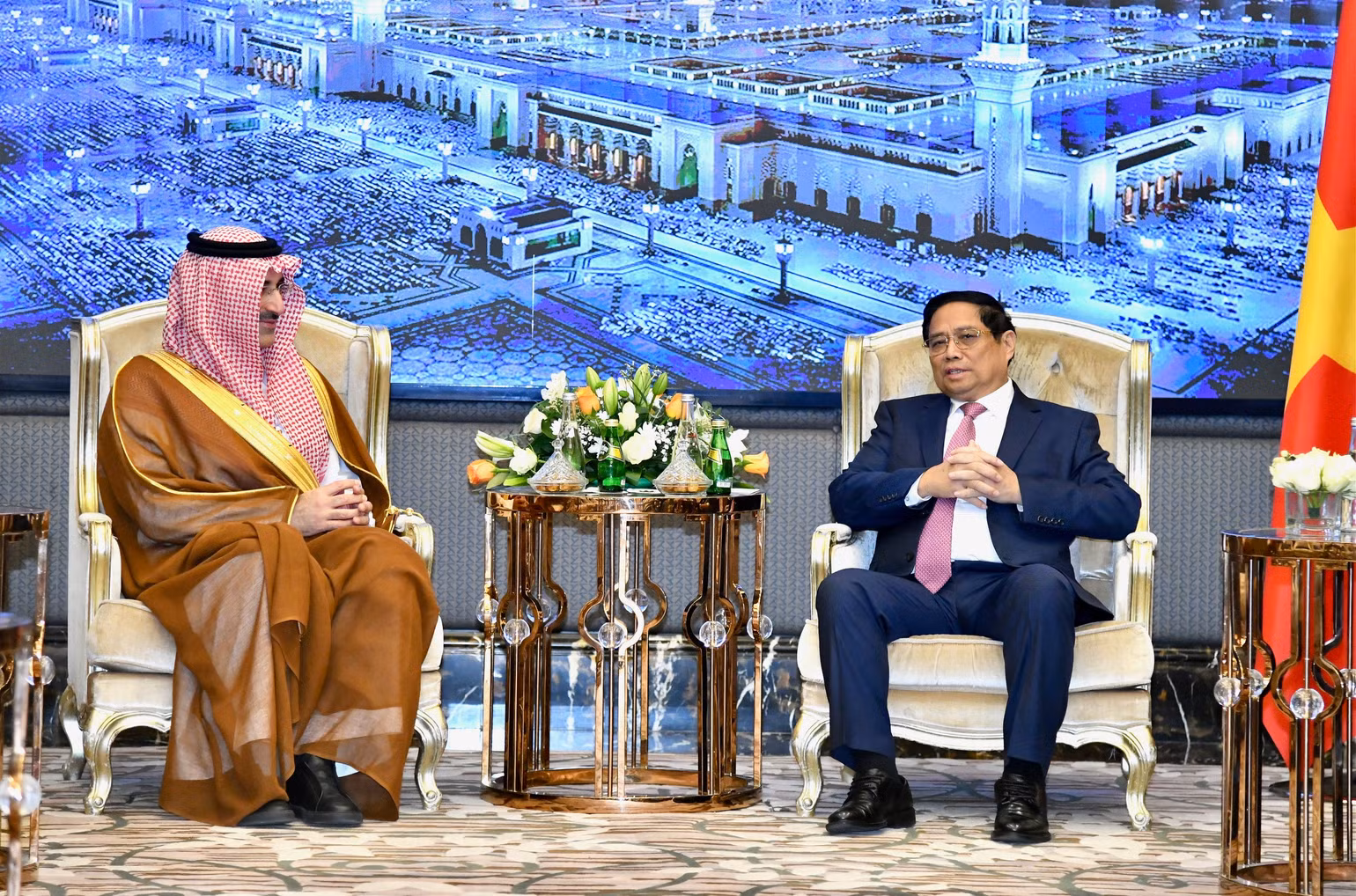 Thủ tướng Chính phủ Phạm Minh Chính tiếp ông Sultan Al-Marshad, Giám đốc Điều hành Quỹ Phát triển Saudi Arabia (SFD). (Ảnh: THANH GIANG).