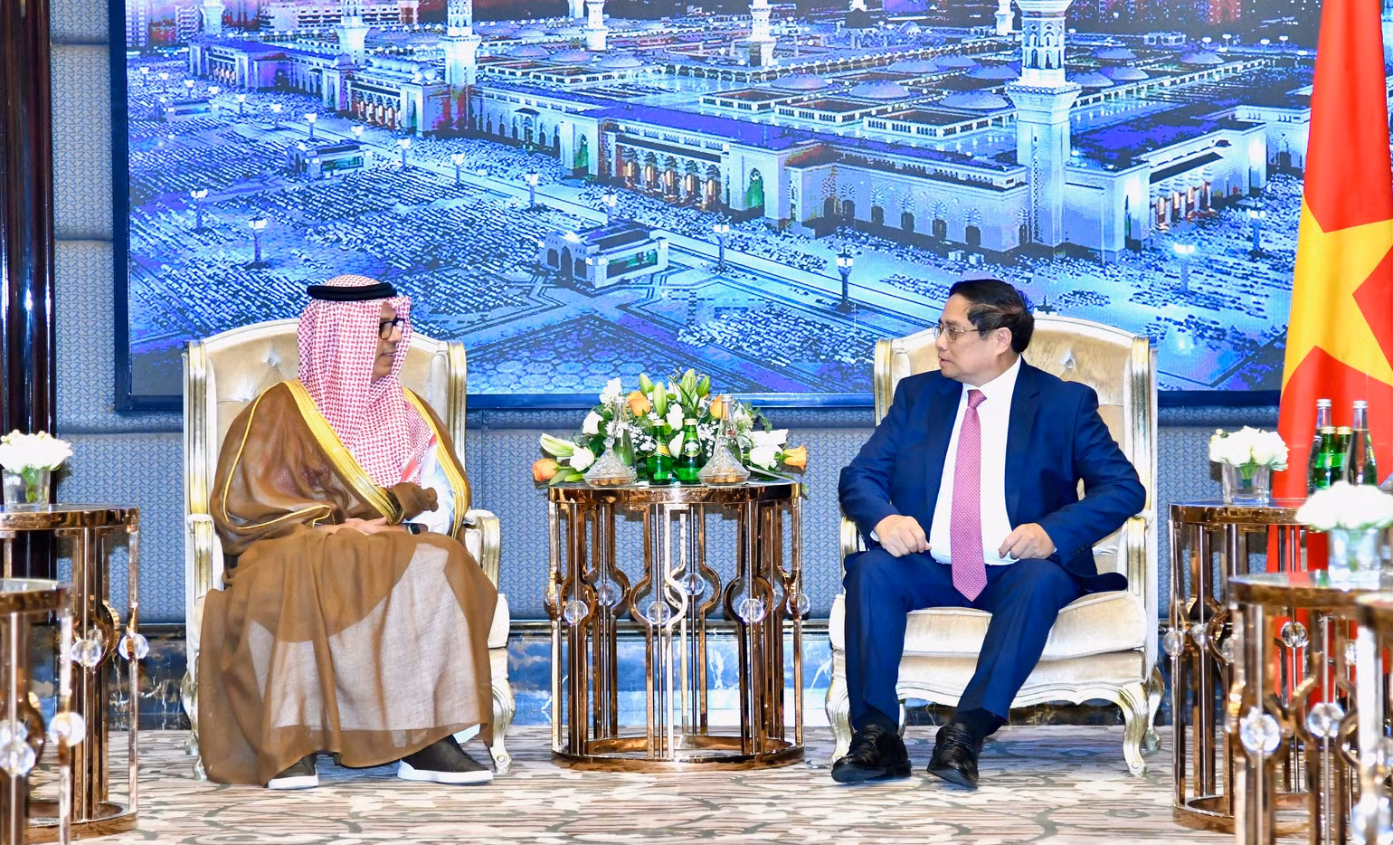 Thủ tướng Phạm Minh Chính tiếp ông Abdullah Mohammad Alzamil, Chủ tịch HĐQT Công ty Zamil Industrial. (Ảnh: THANH GIANG)