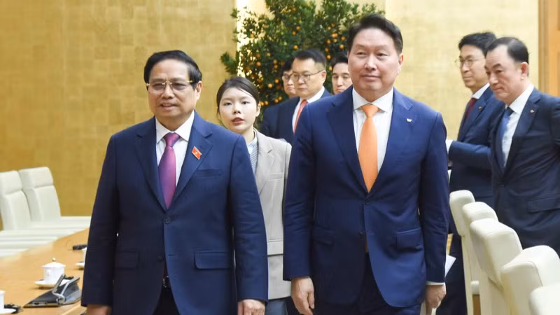 Thủ tướng Phạm Minh Chính và Chủ tịch Tập đoàn SK Chey Tae-won. (Ảnh: TRẦN HẢI) Thủ tướng Phạm Minh Chính và Chủ tịch Tập đoàn SK Chey Tae-won. (Ảnh: TRẦN HẢI)