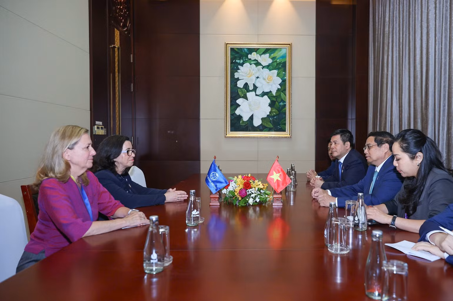 Thủ tướng Phạm Minh Chính tiếp bà Manuela Ferro, Phó Chủ tịch Ngân hàng Thế giới (WB) phụ trách khu vực Đông Á và Thái Bình Dương. (Ảnh: Nhật Bắc/VGP) Thủ tướng Phạm Minh Chính tiếp bà Manuela Ferro, Phó Chủ tịch Ngân hàng Thế giới (WB) phụ trách khu vực Đông Á và Thái Bình Dương. (Ảnh: Nhật Bắc/VGP)