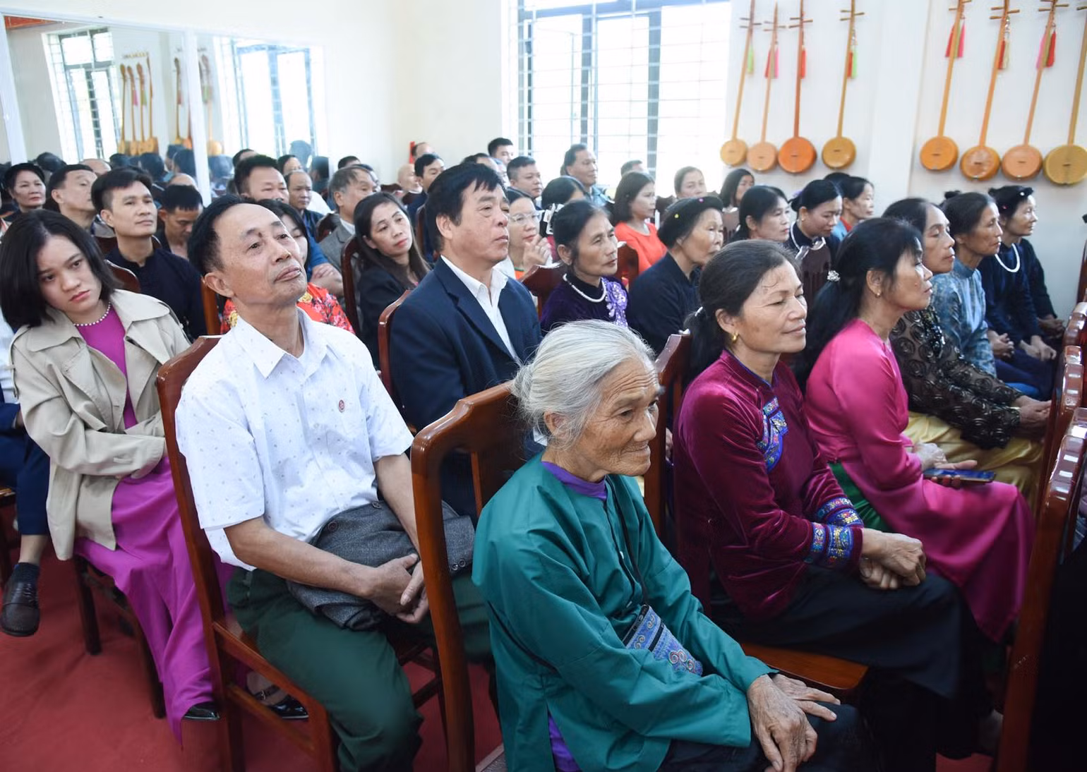 Bà con nhân dân Khu 8, thị trấn Na Sầm, huyện Văn Lãng, tỉnh Lạng Sơn tham dự Ngày hội Đại đoàn kết toàn dân tộc. (Ảnh: Trần Hải) Bà con nhân dân Khu 8, thị trấn Na Sầm, huyện Văn Lãng, tỉnh Lạng Sơn tham dự Ngày hội Đại đoàn kết toàn dân tộc. (Ảnh: Trần Hải)