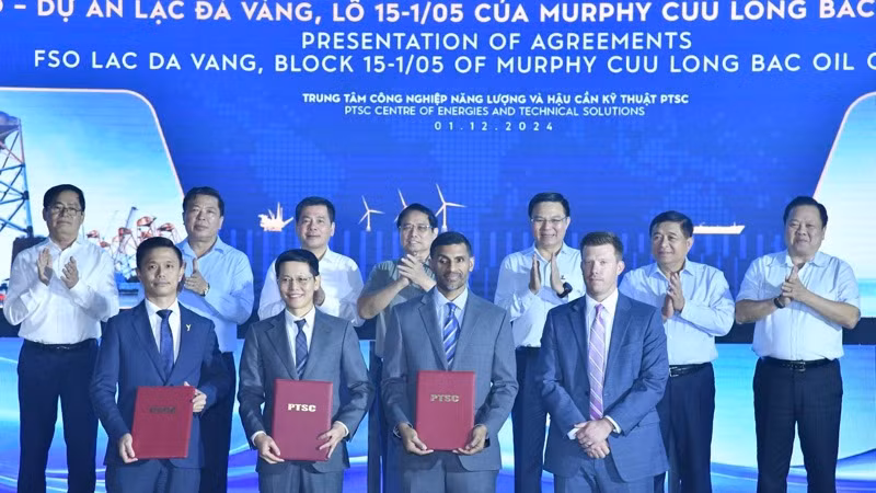 Thủ tướng Phạm Minh Chính chứng kiến lễ trao hợp đồng FSO Dự án Lạc Đà Vàng. (Ảnh: Thanh Giang)