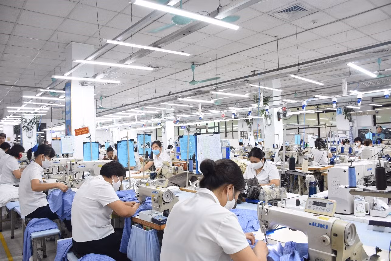 Dây chuyền sản xuất của Công ty cổ phần May 10. (Ảnh: Tiến Hiệp)