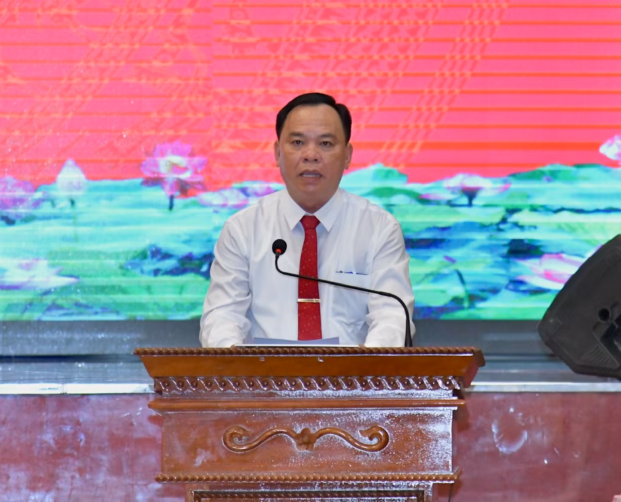 Chủ tịch Ủy ban nhân dân tỉnh Đồng Nai Võ Tấn Đức báo cáo Thủ tướng Chính phủ tại buổi làm việc. (Ảnh: Thanh Giang) Chủ tịch Ủy ban nhân dân tỉnh Đồng Nai Võ Tấn Đức báo cáo Thủ tướng Chính phủ tại buổi làm việc. (Ảnh: Thanh Giang)