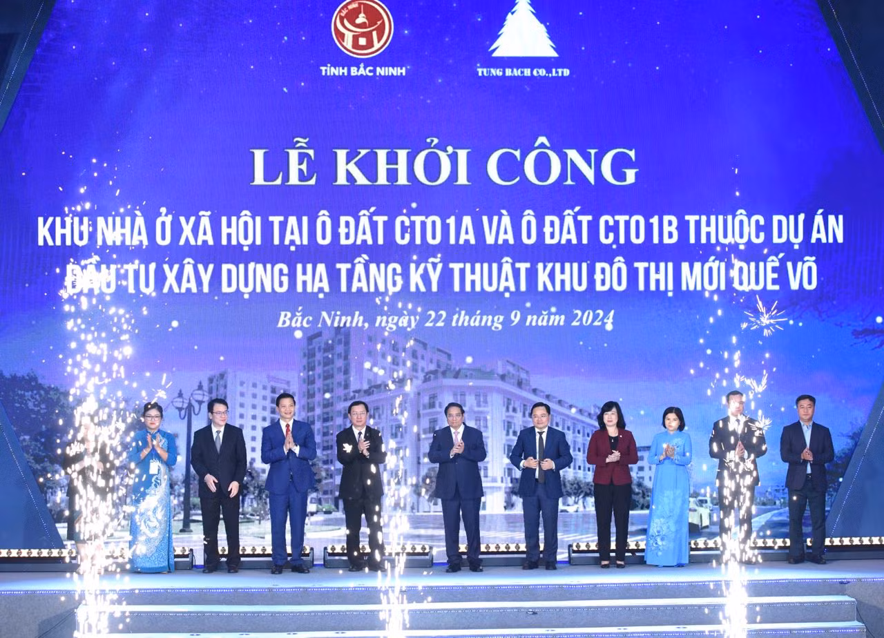 Thủ tướng Phạm Minh Chính thực hiện nghi thức khởi công dự án nhà ở xã hội. (Ảnh: Trần Hải)