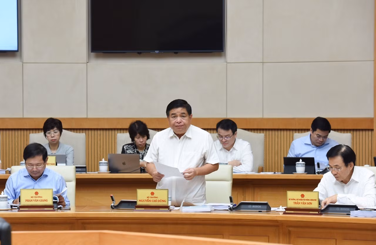 Bộ trưởng Kế hoạch và Đầu tư Nguyễn Chí Dũng phát biểu ý kiến tại phiên họp (Ảnh: TRẦN HẢI). Bộ trưởng Kế hoạch và Đầu tư Nguyễn Chí Dũng phát biểu ý kiến tại phiên họp (Ảnh: TRẦN HẢI).