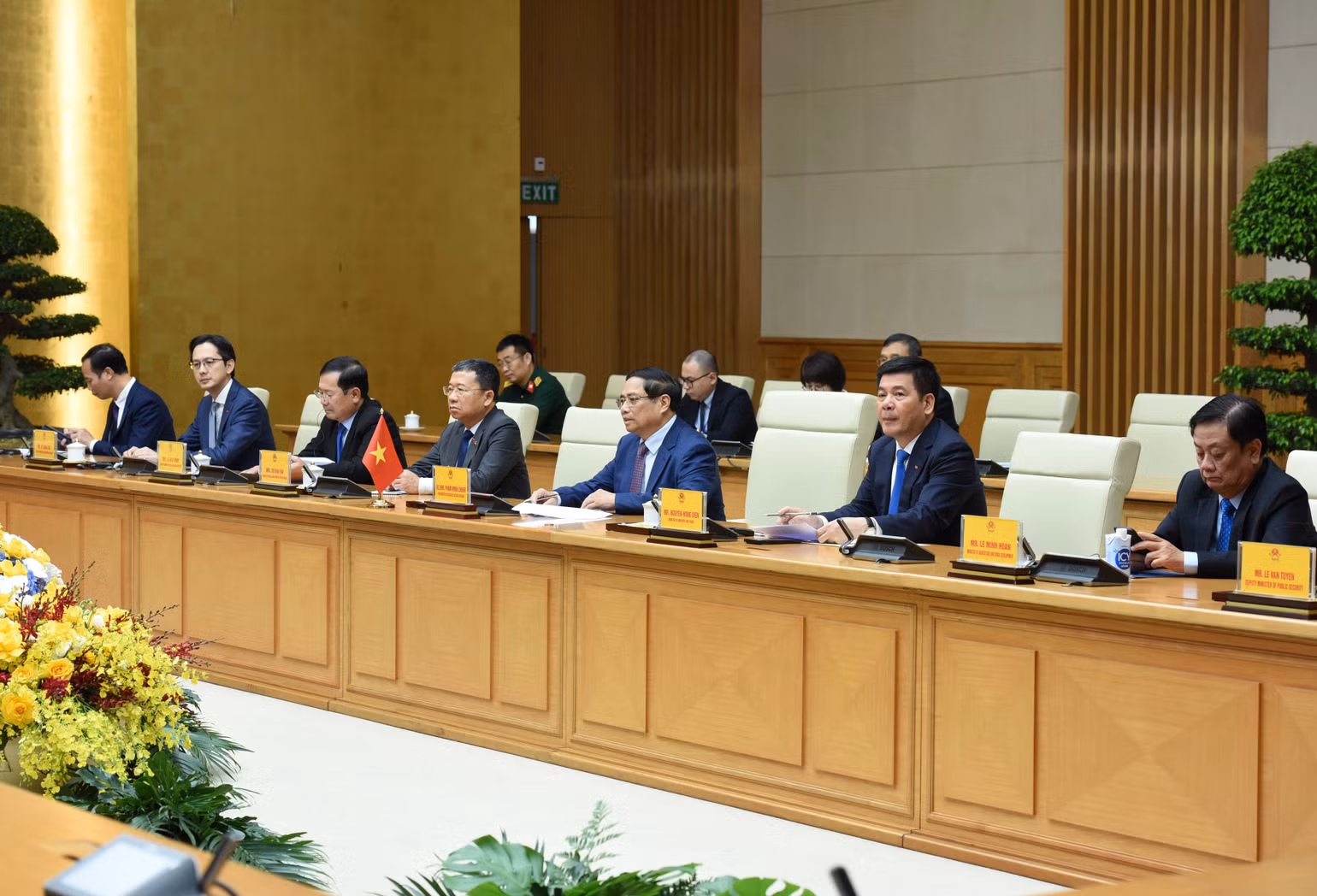 Thủ tướng Phạm Minh Chính và lãnh đạo các bộ, ngành Việt Nam tại cuộc hội kiến (Ảnh: Trần Hải).