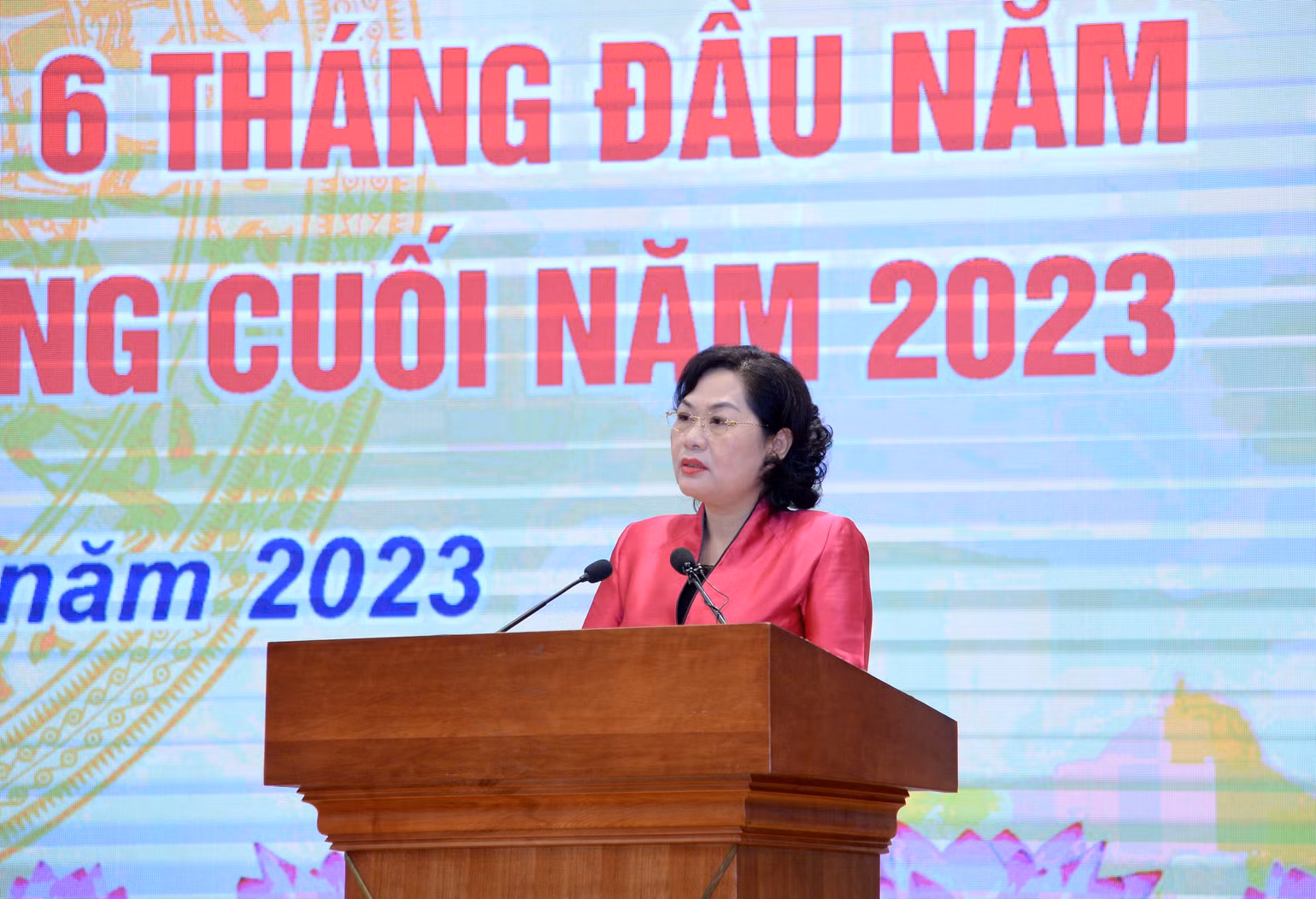 Thống đốc Ngân hàng Nhà nước Việt Nam Nguyễn Thị Hồng phát biểu khai mạc Hội nghị. Thống đốc Ngân hàng Nhà nước Việt Nam Nguyễn Thị Hồng phát biểu khai mạc Hội nghị.