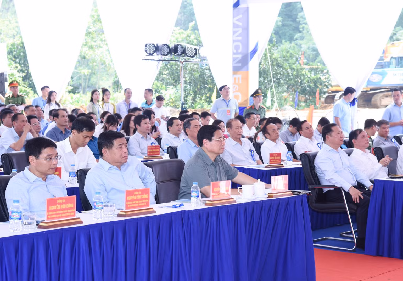 Thủ tướng Phạm Minh Chính và các đồng chí lãnh đạo, đại biểu tham dự lễ khởi công. (Ảnh: Trần Hải) Thủ tướng Phạm Minh Chính và các đồng chí lãnh đạo, đại biểu tham dự lễ khởi công. (Ảnh: Trần Hải)
