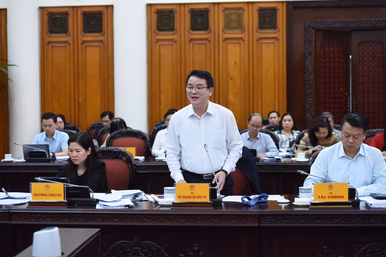Thứ trưởng Kế hoạch và Đầu tư Trần Quốc Phương phát biểu ý kiến tại cuộc họp. (Ảnh: Trần Hải)