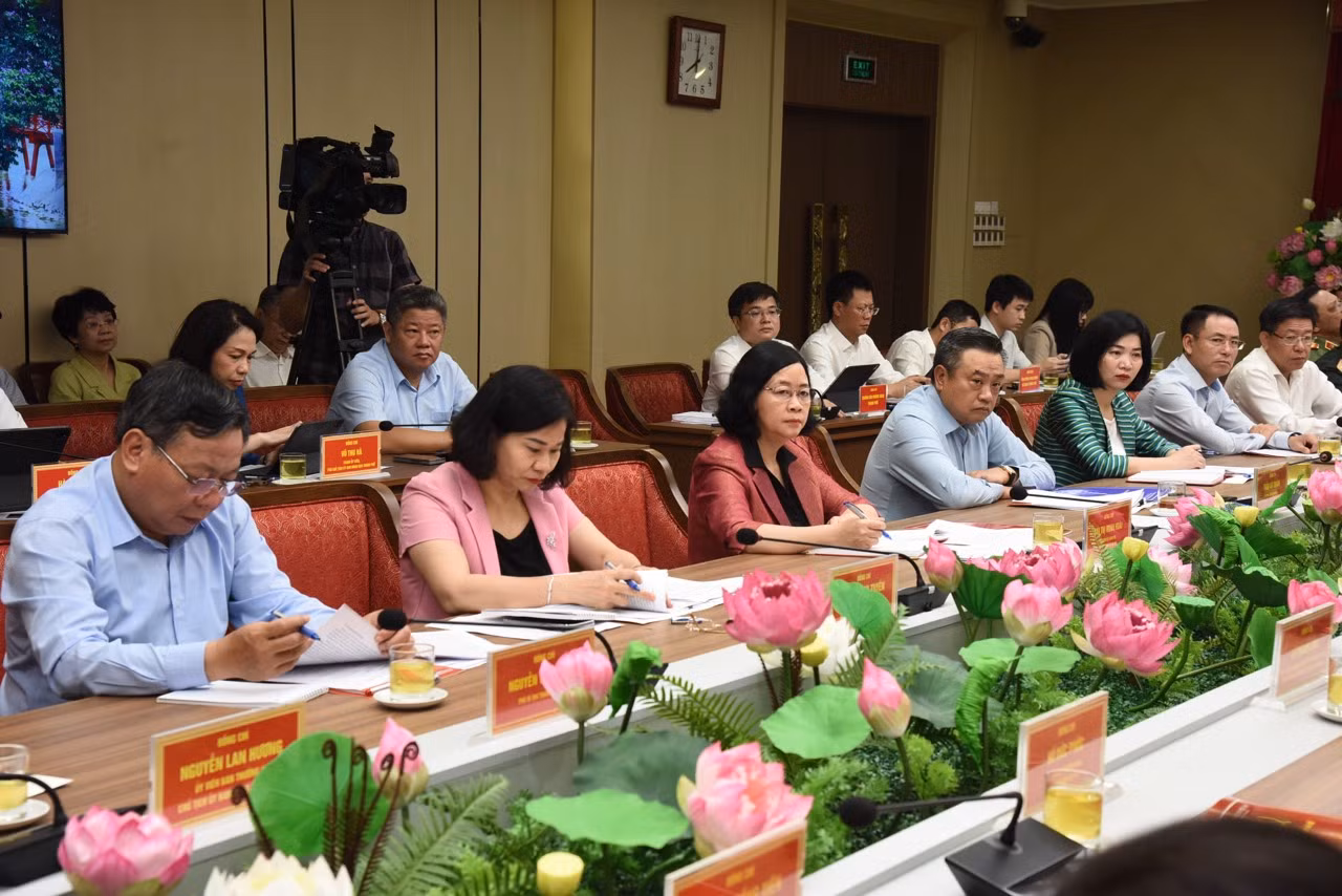 Ban Thường vụ Thành ủy Hà Nội tại buổi làm việc. Ban Thường vụ Thành ủy Hà Nội tại buổi làm việc.