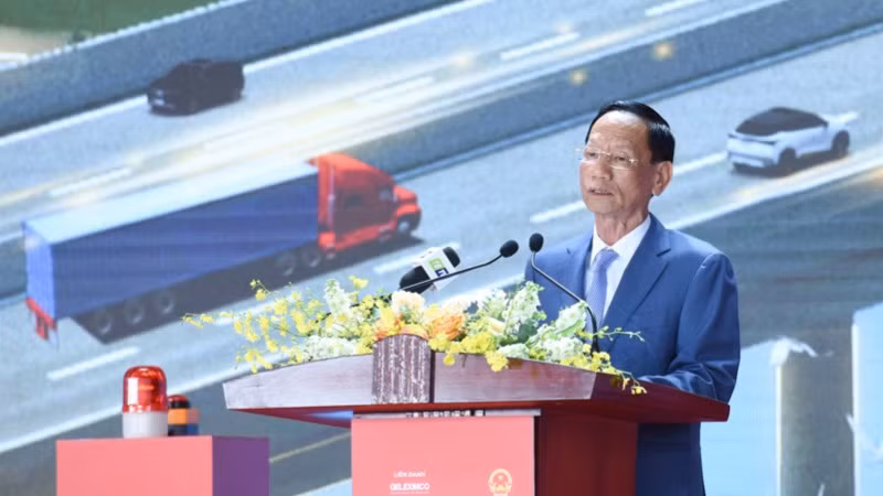 Chủ tịch HĐQT, Tổng Giám đốc Tập đoàn Geleximco Vũ Văn Tiền phát biểu ý kiến tại buổi lễ. (Ảnh: TRẦN HẢI