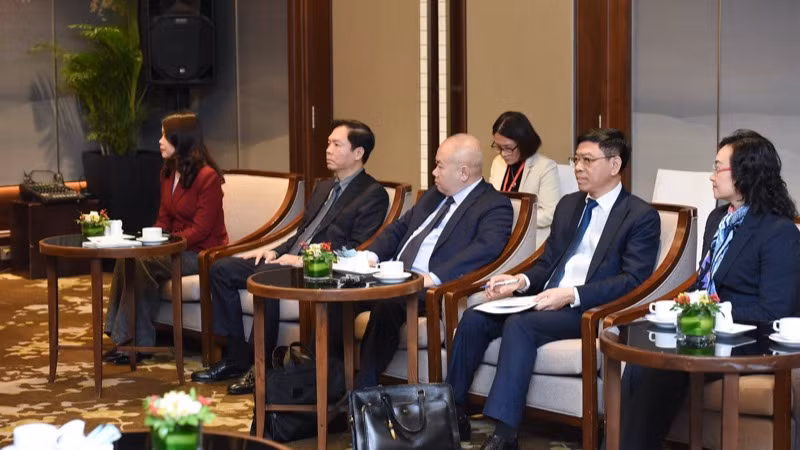 Lãnh đạo các bộ, ngành Việt Nam tham dự buổi tiếp. (Ảnh: TRẦN HẢI) Lãnh đạo các bộ, ngành Việt Nam tham dự buổi tiếp. (Ảnh: TRẦN HẢI)