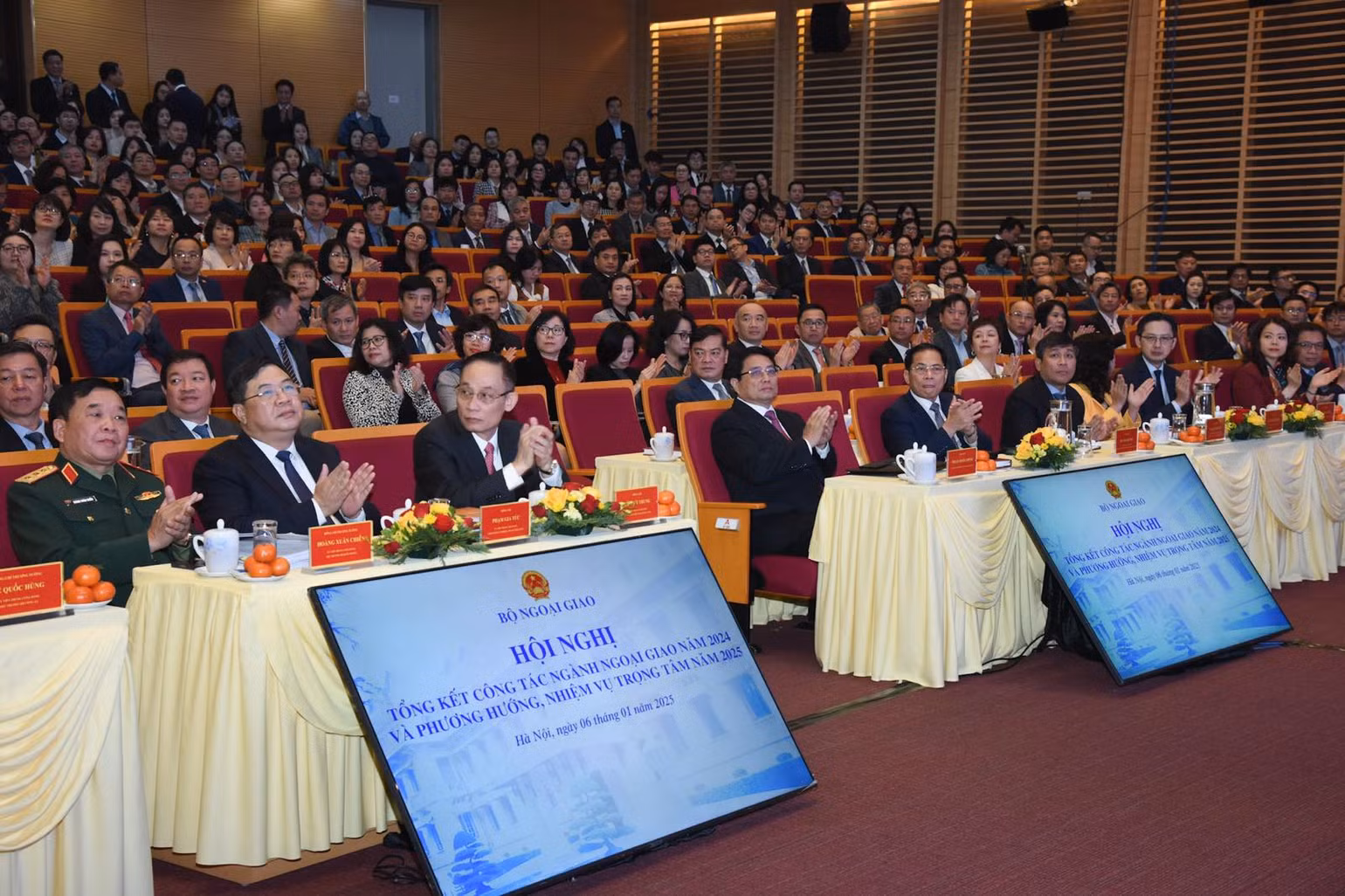 Thủ tướng Phạm Minh Chính, các đồng chí lãnh đạo và các đại biểu tham dự Hội nghị tổng kết. (Ảnh: TRẦN HẢI) Thủ tướng Phạm Minh Chính, các đồng chí lãnh đạo và các đại biểu tham dự Hội nghị tổng kết. (Ảnh: TRẦN HẢI)