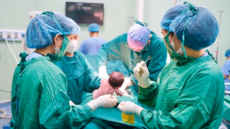 Với đội ngũ y, bác sĩ trình độ chuyên môn cao, tận tâm, trang thiết bị hiện đại và quy trình chăm sóc sức khỏe toàn diện, Bệnh viện Sản Nhi Nghệ An đã khẳng định vai trò là địa chỉ uy tín, tin cậy cho việc khám và điều trị các vấn đề liên quan đến sản khoa và nhi khoa tại Nghệ An và các tỉnh lân cận.