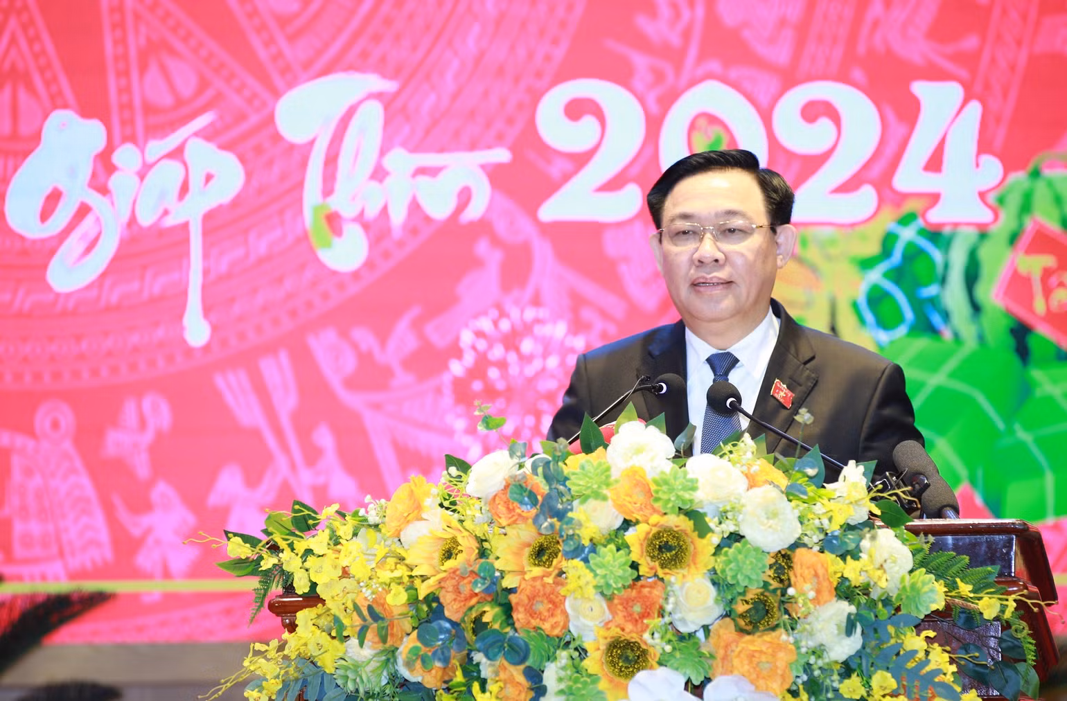 Chủ tịch Quốc hội Vương Đình Huệ phát biểu tại buổi gặp mặt. Chủ tịch Quốc hội Vương Đình Huệ phát biểu tại buổi gặp mặt.