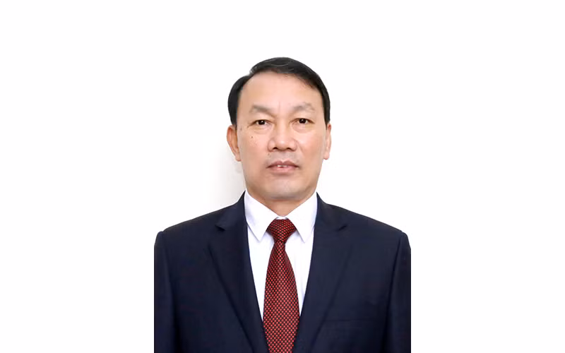 Trưởng ban Tổ chức Tỉnh ủy Nam Ðịnh Nguyễn Văn Va: "Mong muốn của tỉnh thời gian tới là, Trung ương tiếp tục lãnh đạo, chỉ đạo đẩy mạnh việc xây dựng, hoàn thiện và ban hành cơ chế, chính sách đặc thù, có tính đột phá cho phát triển vùng. Đồng thời, sớm phê duyệt Quy hoạch tỉnh Nam Định giai đoạn 2021-2030, tầm nhìn đến năm 2050, tạo điều kiện phát triển kinh tế-xã hội, bảo đảm quốc phòng, an ninh, khơi thông các nguồn lực, tạo không gian phát triển và động lực tăng trưởng dài hạn cho tỉnh, đóng góp vào phát triển chung của vùng". Trưởng ban Tổ chức Tỉnh ủy Nam Ðịnh Nguyễn Văn Va: "Mong muốn của tỉnh thời gian tới là, Trung ương tiếp tục lãnh đạo, chỉ đạo đẩy mạnh việc xây dựng, hoàn thiện và ban hành cơ chế, chính sách đặc thù, có tính đột phá cho phát triển vùng. Đồng thời, sớm phê duyệt Quy hoạch tỉnh Nam Định giai đoạn 2021-2030, tầm nhìn đến năm 2050, tạo điều kiện phát triển kinh tế-xã hội, bảo đảm quốc phòng, an ninh, khơi thông các nguồn lực, tạo không gian phát triển và động lực tăng trưởng dài hạn cho tỉnh, đóng góp vào phát triển chung của vùng".