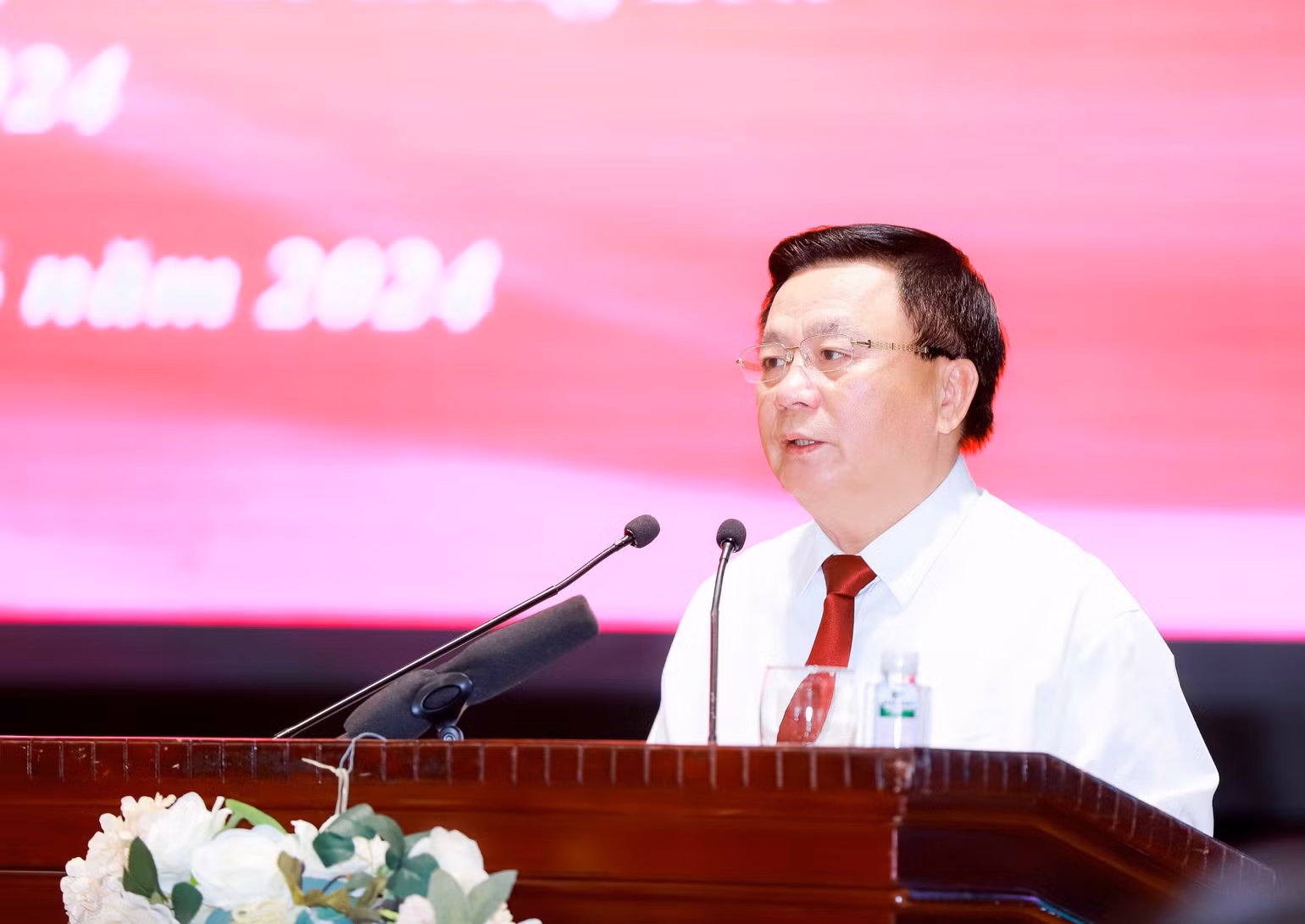 Đồng chí Nguyễn Xuân Thắng, Ủy viên Bộ Chính trị, Giám đốc Học viện Chính trị quốc gia Hồ Chí Minh, Chủ tịch Hội đồng Lý luận Trung ương phát biểu tại hội thảo.