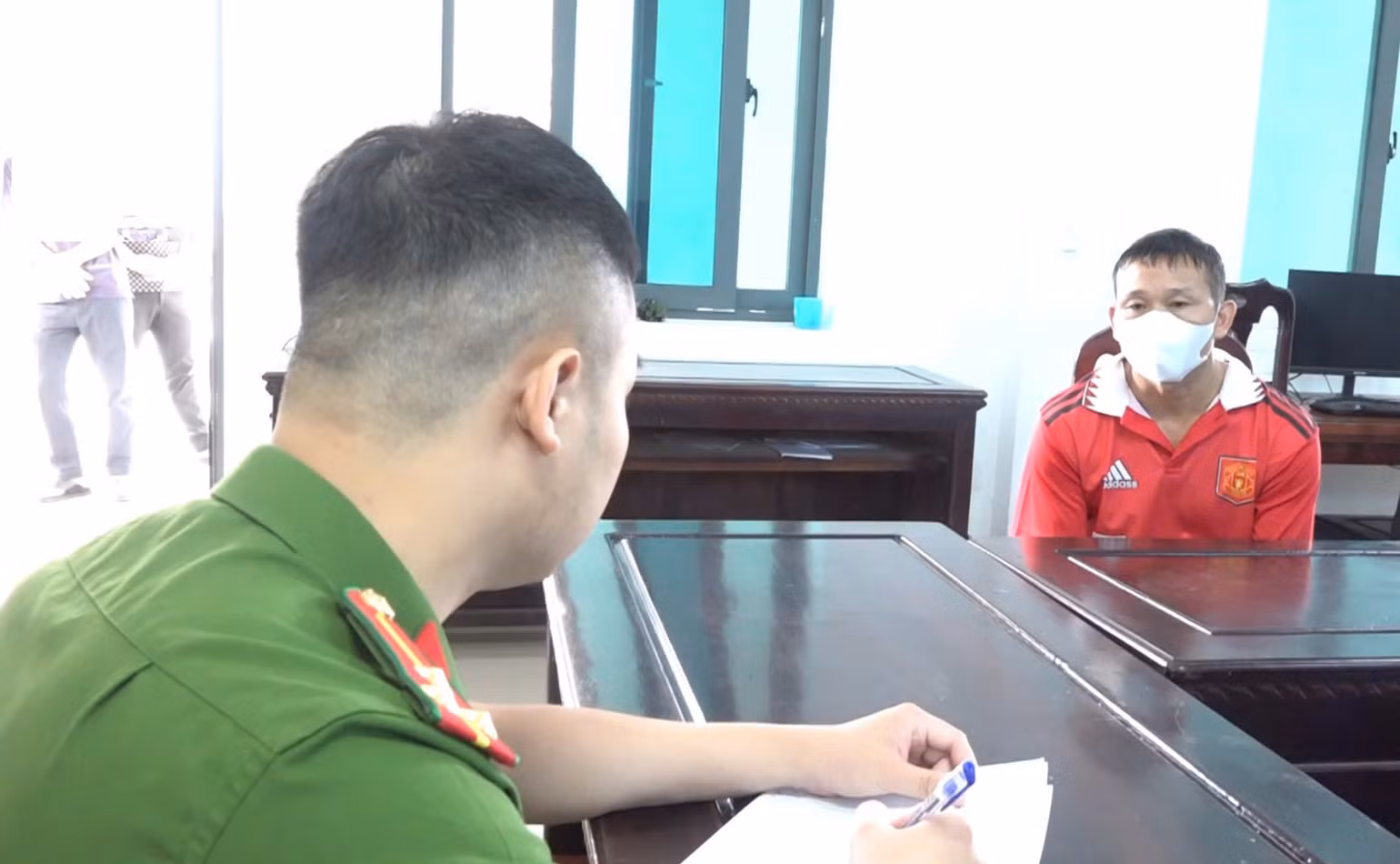 Cơ quan Công an lấy lời khai Nguyễn Cảnh Công. Cơ quan Công an lấy lời khai Nguyễn Cảnh Công.