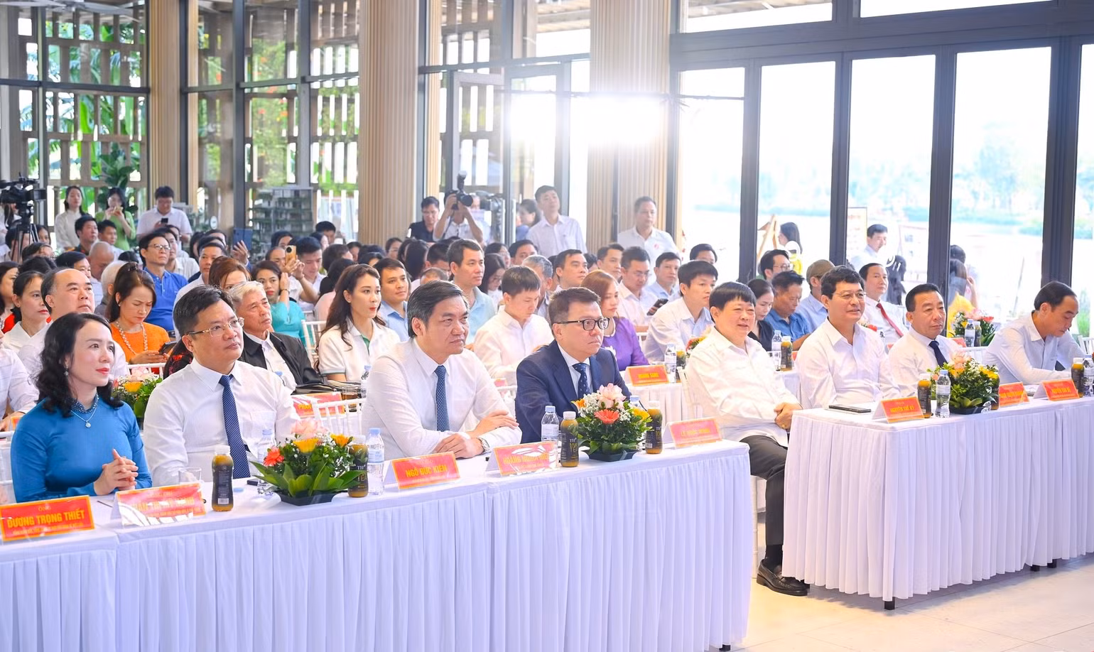 Các đại biểu tham dự sự kiện.