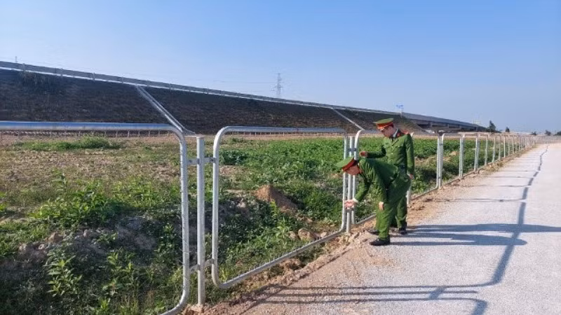 Siêu đã cắt trộm 100 tấm lưới B40 hàng rào bảo vệ trên cao tốc. (Ảnh: Công an Nghệ An cung cấp)