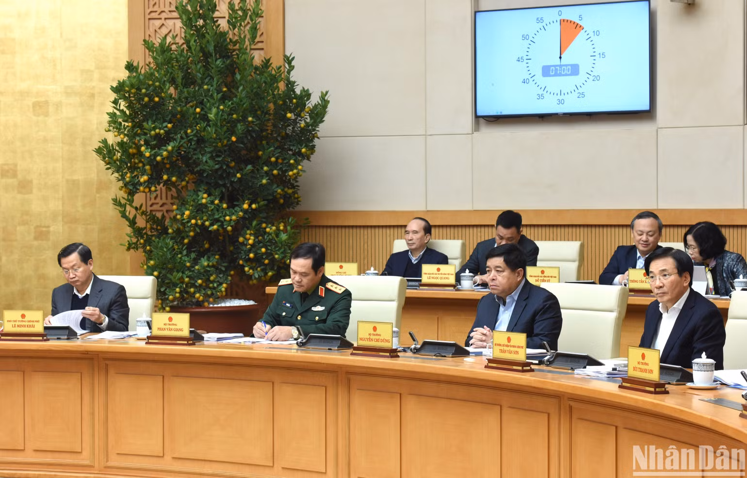Phó Thủ tướng và lãnh đạo các bộ, ban, ngành tham dự phiên họp. Phó Thủ tướng và lãnh đạo các bộ, ban, ngành tham dự phiên họp.