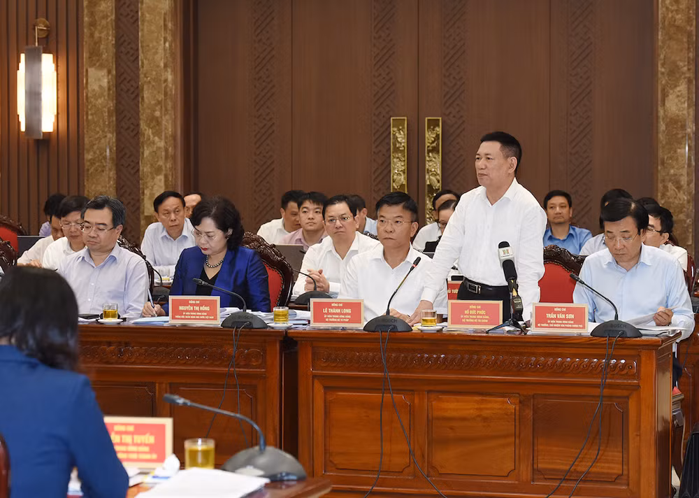Bộ trưởng Tài chính Hồ Đức Phớc phát biểu.