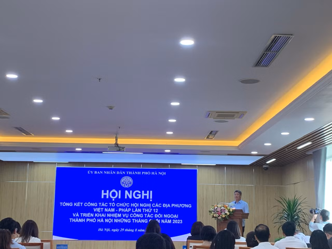 Phó Chủ tịch Ủy ban nhân dân thành phố Hà Nội Nguyễn Mạnh Quyền phát biểu tại Hội nghị.