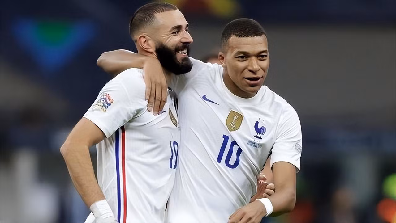 Tháng 10/2021, trong màu áo đội tuyển quốc gia Pháp, Karim Benzema ghi bàn thắng ở phút 80 để ấn định chiến thắng 2-1 trước đội tuyển Tây Ban Nha. Qua đó, Pháp cũng lần đầu tiên giành chức vô địch UEFA Nations League.